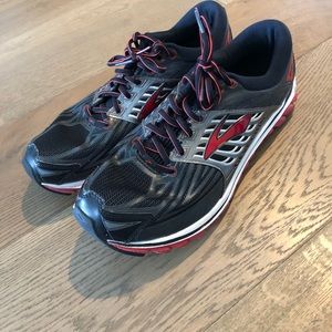 Men’s athletic shoes